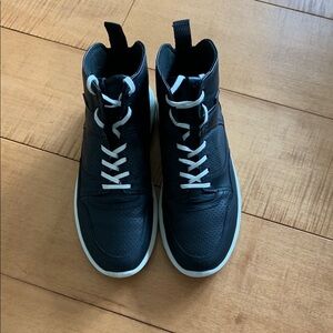 Black Leather High-Top women’s Sneakers ECCO Almost New
